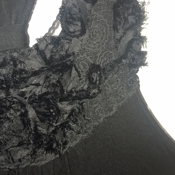 Black tank top - Picture 2 of 4